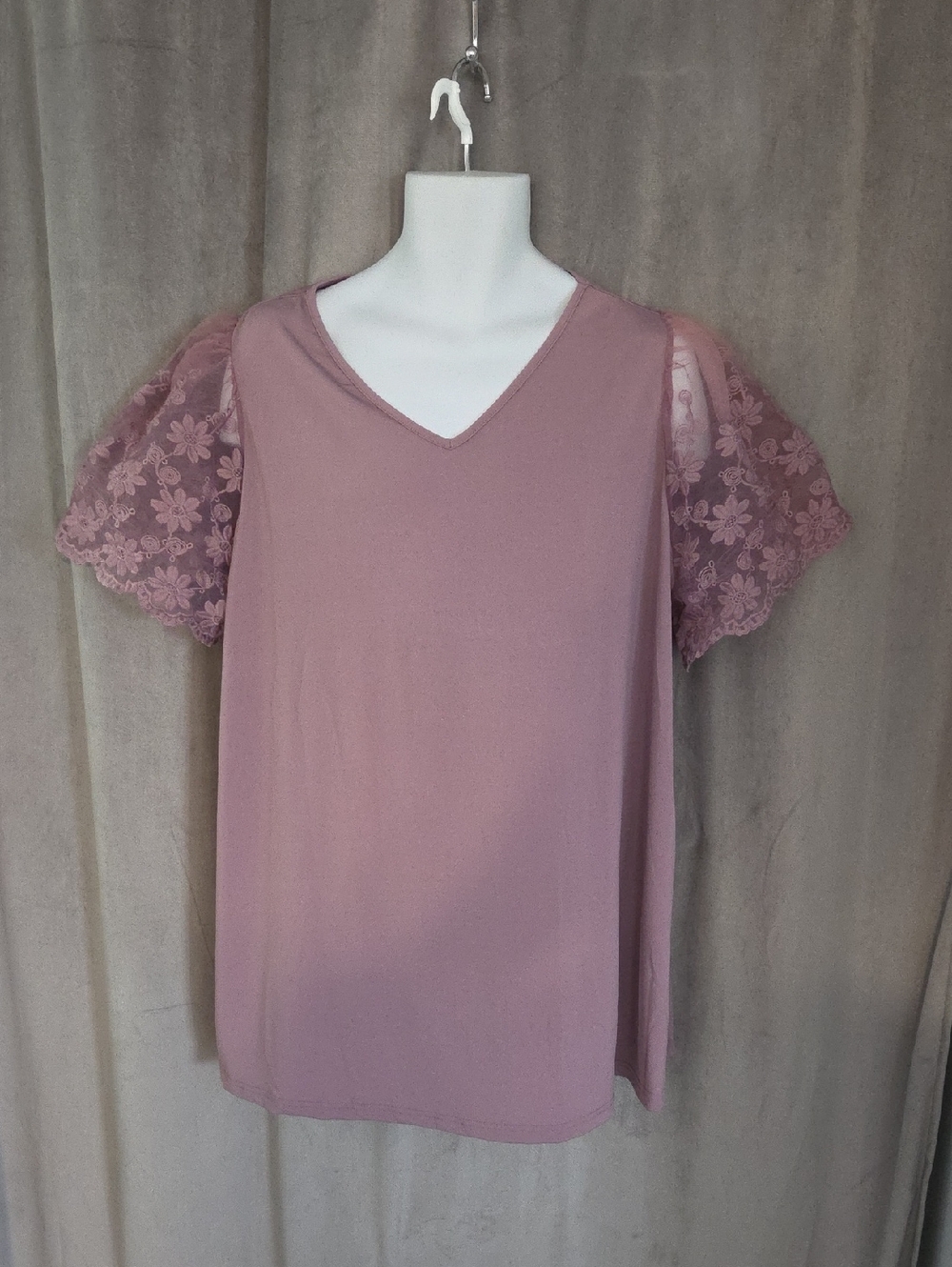 SHEIN 2x Mauve V-Neck Top with Floral Lace Flutter Sleeves